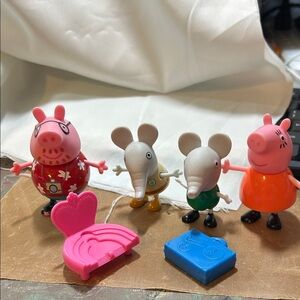 Peppa Pig and Friends Playset - Pink, Red, and Grey  Set of 4 +2 Accessories (D)